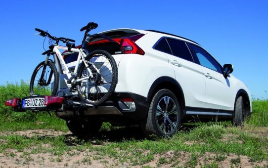 E-Bikes komfortabel transportieren und unterwegs laden: Mitsubishi bietet ideale Lösung für alle Fahrradenthusiasten