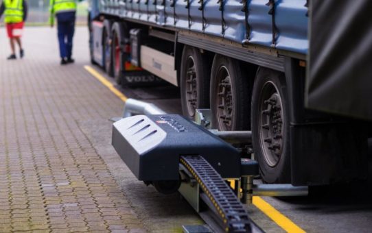 Maximal sicheres Be- und Entladen von LKWs dank automatischer Wegfahrsperre