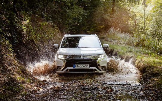 Mitsubishi Outlander Plug-in Hybrid ist "Allradauto des Jahres 2020"