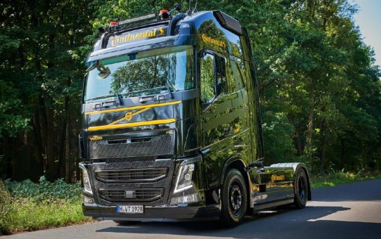 Continental präsentiert als Demo-Lkw einen Volvo FH auf der IAA Nutzfahrzeuge