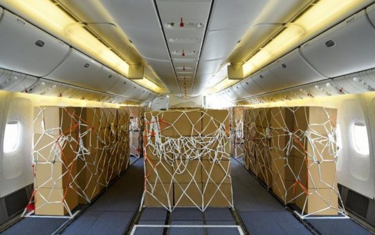 Umgebaute Economy Class: Emirates bietet zusätzliche Frachtkapazitäten