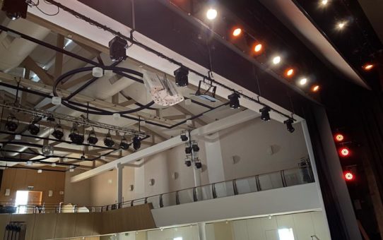 Modernes Oberlicht für Stadthalle Gernsheim