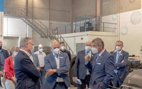 Ministerpräsident Stephan Weil eröffnet FAUN-Produktion für Nutzfahrzeuge mit Wasserstoffantrieb