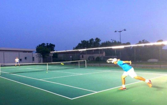 TWEENER - Das Neues blendfreie LED-Licht für Outdoor Tennisplatz-Beleuchtung