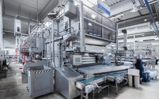Umbau statt Neuinvestition: KHS steigert Effizienz und Wirtschaftlichkeit bei der Flaschenreinigung