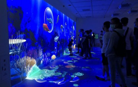 In Taiwan tauchen Besucher mit Hilfe von Christie Laserprojektoren und Bildbearbeitungssystemen in die Welt der Meere ein