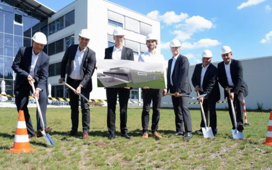 Spatenstich für Hochvolt-Batterieprüfzentrum am Hauptsitz in Ehningen