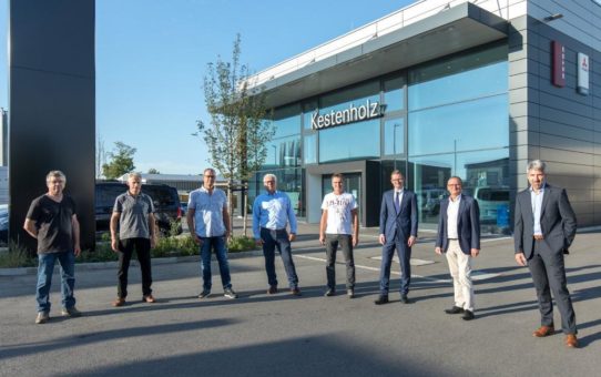 Mercedes-Benz KESTENHOLZ in Weil am Rhein ehrt fünf Jubilare