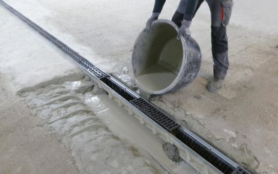 Neuer Vergussbeton Emcekrete 50 A für größere Schichtdicken