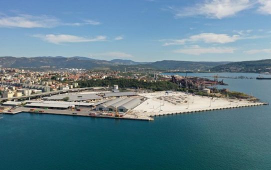 HHLA investiert im Adria-Hafen Triest