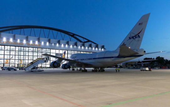 Fliegende Sternwarte SOFIA kehrt zum C-Check nach Hamburg zurück