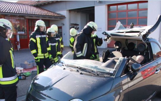 Hitachi Automotive Systems unterstützt junge Feuerwehrleute des Kreisfeuerwehrverbandes Erding e.V. bei der Ausbildung