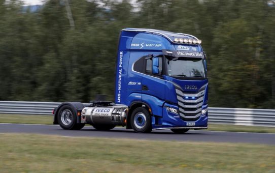 Erfolgreiche Premiere: IVECO S-WAY NP glänzt als Voraustruck bei der ETRC 2020