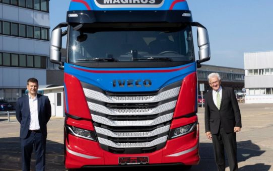 Baden-Württembergs Ministerpräsident Winfried Kretschmann besucht Iveco Magirus AG im Ulm