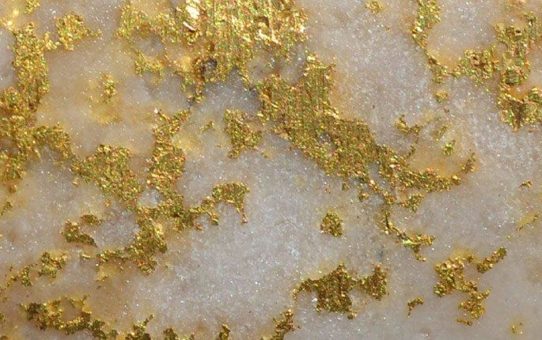 Generic Gold übernimmt fortgeschrittenes Goldprojekt Summit im Yukon