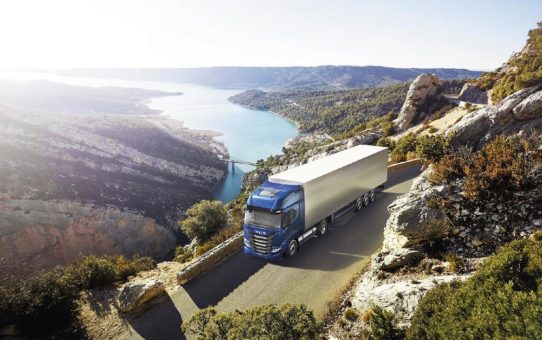 IVECO S-WAY NP 460 gewinnt den "Sustainable Truck of the Year 2021 Award"