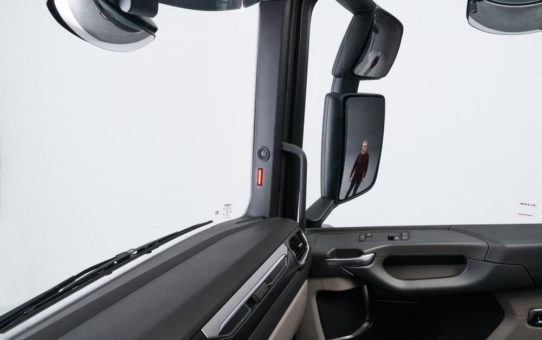 Scania verbessert die Seitenerkennung an Lkw mit Tote-Winkel- und Abbiegeassistent