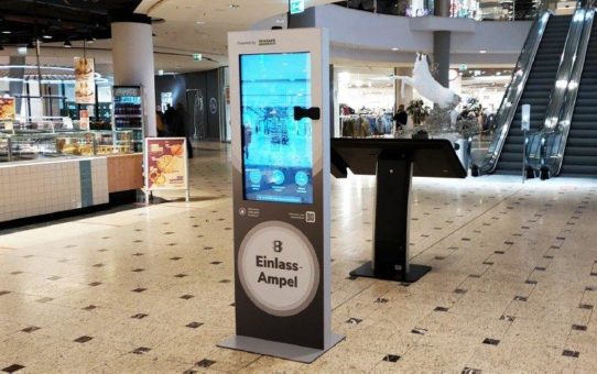 Digitaler Kundeneinlass mit automatischer Maskenerkennung - Pilotprojekt in großem Einkaufszentrum