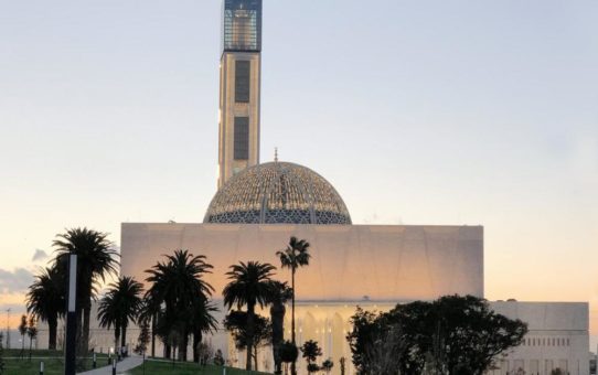 Ein Minarett aus Deutschland: Drittgrößte Moschee der Welt in Algier öffnet erstmals ihre Türen für öffentliches Freitagsgebet