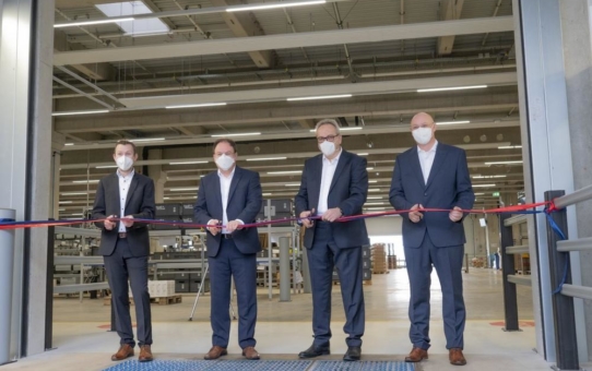 Hauff-Technik eröffnet hochmodernes Logistikzentrum – und setzt damit einen weiteren Meilenstein in der Unternehmensgeschichte