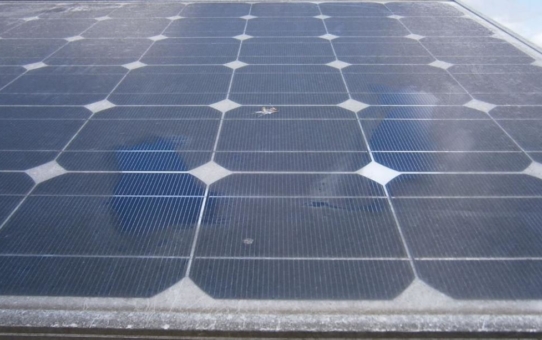 Verschmutzte Module als Grund für weniger Ertrag bei Photovoltaikanlagen
