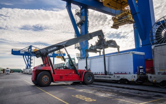 Partnerschaft für Verlagerung von Lkw-Verkehr auf die Schiene