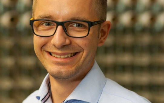 Auf dem Weg zur intelligenten Anlage für die Verarbeitung rezyklierter Hochleistungsfasern zu Organoblechen