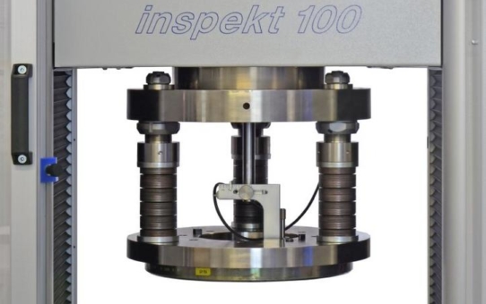 Prüfung von Tellerfedern mit der Universalprüfmaschine inspekt 100 kN