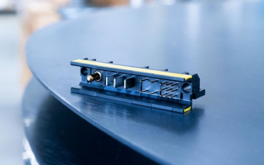 Innovatives Lösungsportfolio für Industrial Automation,  Energie-Infrastruktur, E-Mobilität und Bahn