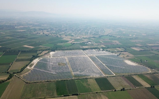 ABO Wind verkauft zwei Solarparks (45 Megawatt) in Griechenland schlüsselfertig an Blue Elephant Energy