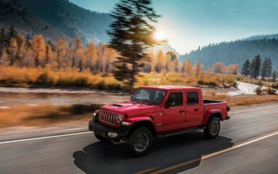 Jetzt bestellbar: Jeep® Gladiator, der Pickup mit den legendären Jeep-Fähigkeiten