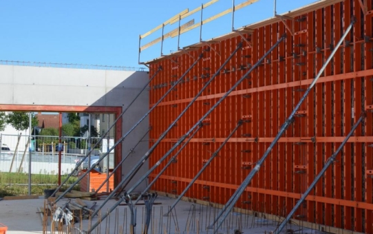 Neue Kindertagesstätte am "Alten Sportplatz" in harmonischem Sichtbeton