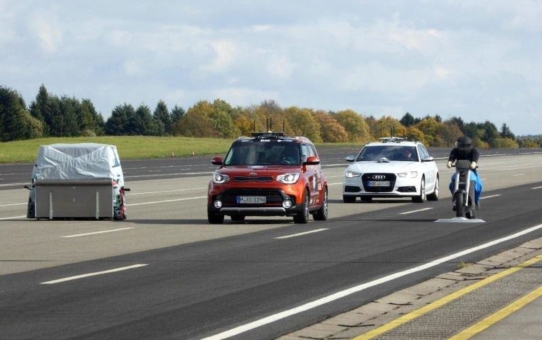 TÜV SÜD: Fahrzeugtests für die zukünftige Typzulassung bei 130 Stundenkilometern
