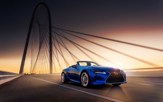 Lexus LC Cabrio ist bestes Luxusmodell beim "Women's World Car of the Year"