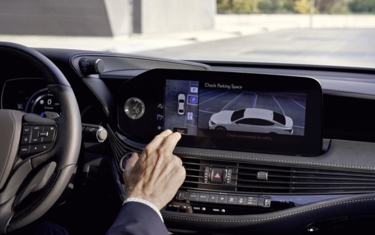 Neue Assistenzsysteme im Lexus LS