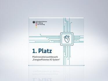 Kaiserslauterer Forschende gewinnen Innovationspreis für energieeffizienten KI-Chip