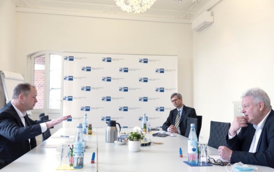 Minister Stamp besucht Hagen Consulting