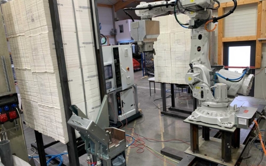 cts präsentiert Roboterlösung zur Entdrahtung in der Zellstoffanlieferung
