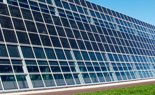 Meyer Burger sichert nachhaltige Lieferkette für Produktion hocheffizienter "sauberer" Solarmodule ab