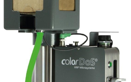 Kompaktes System für Flüssigfarbdosierung im Kunststoffspritzguss