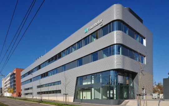 »Zentrum für höchsteffiziente Solarzellen« - Fraunhofer ISE weiht neues Laborgebäude ein
