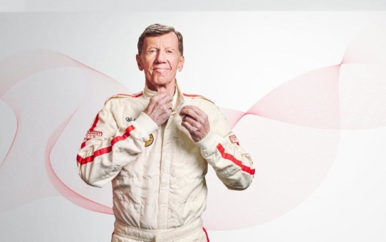 Rallye-Legende Walter Röhrl ist neuer Markenbotschafter für Signia Hörgeräte