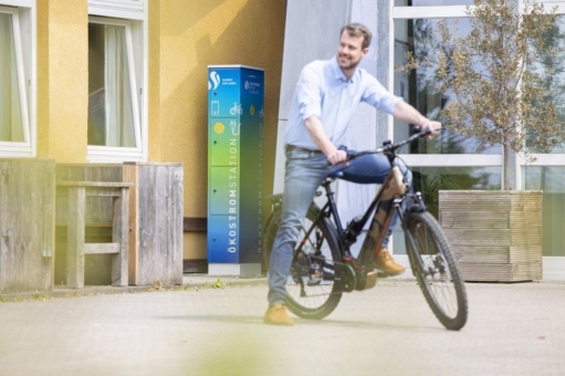 Stadtwerke Witten nehmen E-Bike-Ladestation an der Blote Vogel Schule in Betrieb – natürlich mit 100% Ökostrom