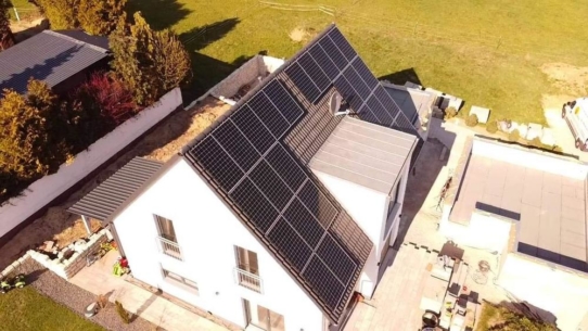 Solaranlage mit Stromspeicher