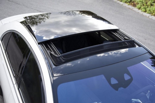 Extravagante Optik trifft smarten Bedienkomfort: Das Panorama-Schiebedach von Webasto in der neuen Mercedes-Benz S-Klasse