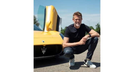 Klaus Busse bei den "Autocar Awards 2021" als "Design Hero" geehrt