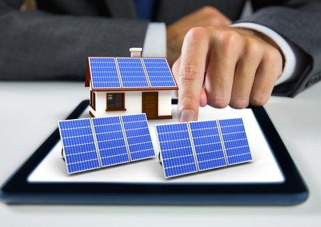 Politisch geforderte Solarpflicht für Gewerbe und staatliche Dächer