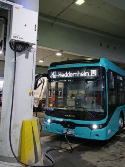 ABB liefert effiziente Ladeinfrastruktur für eine neue E-Buslinie in Frankfurt am Main