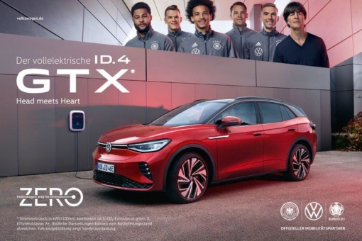Rund um die Fußball-EM: DFB-Stars spielen Doppelpass mit dem Volkswagen ID.4 GTX1