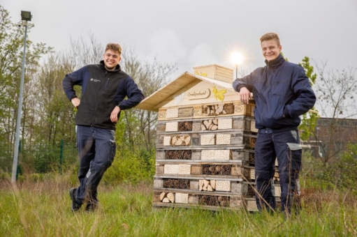 Stadtwerke Witten eröffnen erstes Insektenhotel auf dem Betriebsgelände